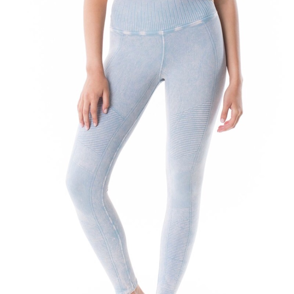 Avocado Fire Legging Vintage in Rainfall